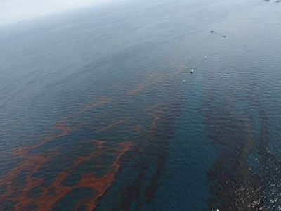 Πετρελαιοκηλίδα ανακαλύφθηκε στην Εσπ. Σάντου της Βραζιλίας