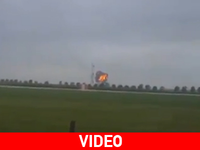 Καρέ-καρέ συντριβή αεροπλάνου κατά τη διάρκεια επίδειξης