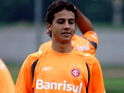 Στο «κίτρινο υποβρύχιο» για πέντε χρόνια ο Nilmar