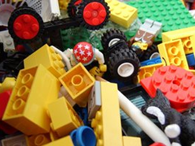 Χιλιάδες παιχνίδια-μαϊμού κατασχέθηκαν σε αποθήκη στο Αιγάλεω