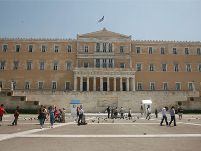 Tα αναδρομικά και τα… δανεικά