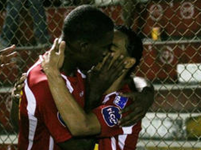 Ο αθλητισμός τους έφερε…πολύ κοντά