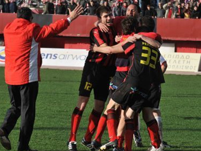 «Μοιρασιά» στο ντέρμπι της κορυφής