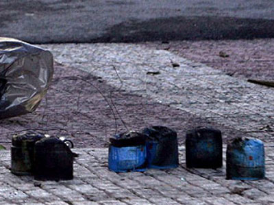 Γκαζάκια έξω από ψιλικατζίδικο