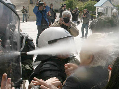 Τον Γλέζο και τα μάτια σας!