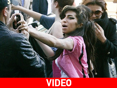 Δεν την αφήνουν σε ησυχία