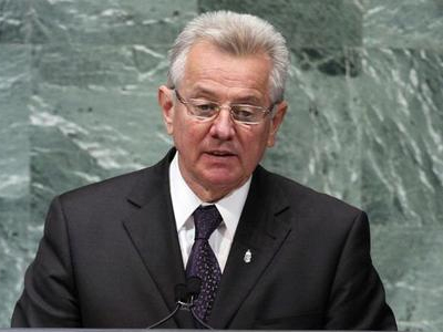 Παραιτήθηκε ο πρύτανης που αφαίρεσε το δικτατορικό του Σμιτ Παραιτήθηκε ο πρύτανης που αφαίρεσε το δικτατορικό του Σμιτ