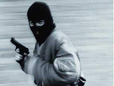 Λήστεψαν ψιλικατζίδικο σαν … κύριοι