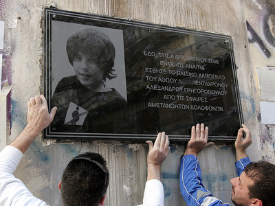 Σφάλματα καταγγέλλει η μητέρα του Αλέξη Γρηγορόπουλου