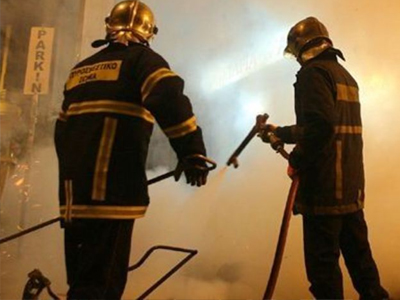 Αναζωπύρωση πυρκαγιάς σε αποθήκη ενδυμάτων