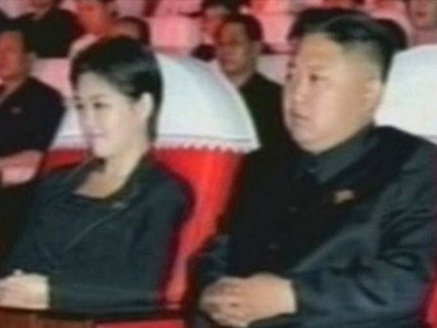 Γυναίκα-μυστήριο στο πλευρό του ηγέτη της B. Κορέας Γυναίκα-μυστήριο στο πλευρό του ηγέτη της B. Κορέας