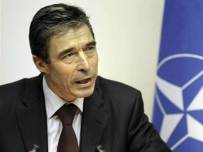 Ράσμουσεν: «Μη δίνετε όπλα στους Σύρους εξεγερμένους»