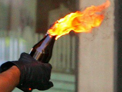 Έκαναν γυαλιά-καρφιά το Θέατρο Τέχνης