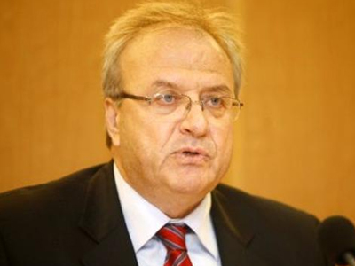 Με τις κόρες στη Βουλή