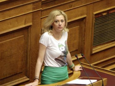 «Να παραιτηθεί ο Μηταράκης»