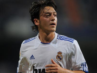 Οζίλ: «Θα μείνω στη Ρεάλ»