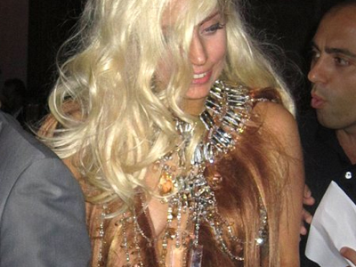 Ποια ξεμάλλιασε η Lady Gaga;