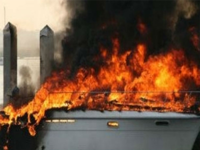 Πυρκαγιά σε πλοίο στην Λήμνο