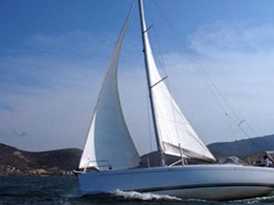 Παροχή συνδρομής σε ιστιοφόρο σκάφος στην Τήλο