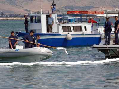 Θαλάσσια ρύπανση στη Σαλαμίνα