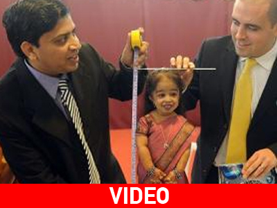 Στο βιβλίο Guinness η πιο κοντή γυναίκα στο κόσμο Στο βιβλίο Guinness η πιο κοντή γυναίκα στο κόσμο