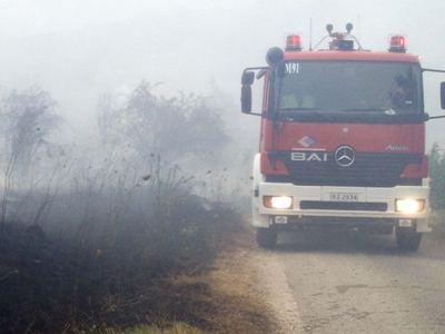 Σε εξέλιξη φωτιά στα Σπάτα
