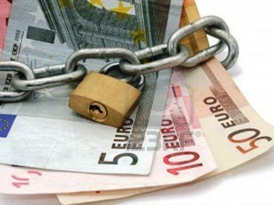 Καταγγελίες για αυθαίρετη παρακράτηση μισθών και συντάξεων