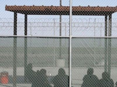 Σχέδια για δημιουργία κέντρων κράτησης μεταναστών σε νησιά