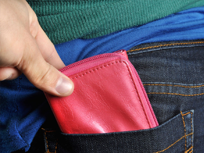 Λήστεψαν επιβάτες του ΗΣΑΠ στο Θησείο