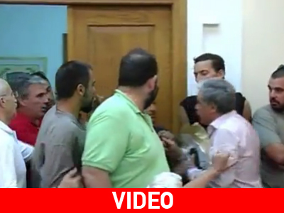 Πιάστηκαν στα χέρια!