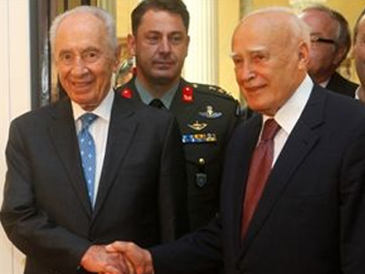 Επίσημο δείπνο παρέθεσε ο Κ. Παπούλιας στον Σ. Πέρες