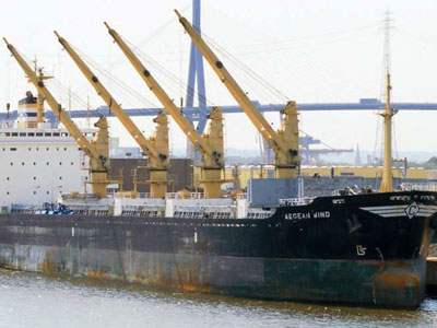 Έφτασαν οι σοροί των ναυτικών του Aegean Wind