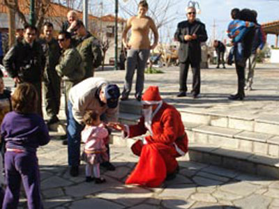 Ο Αϊ Βασίλης έφτασε με αεροπλάνο