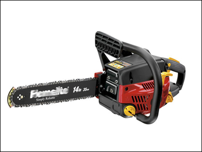 Έκοψε τα δέντρα για να βάλει τραπεζοκαθίσματα