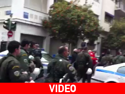 Διαμαρτυρήθηκαν έξω από το σπίτι του Σημίτη