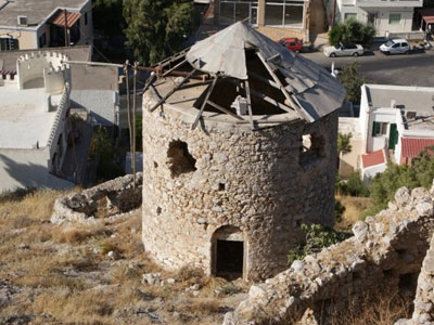 Εγκαταλειμμένοι οι ανεμόμυλοι και στην Κάλυμνο