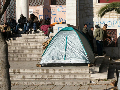 Τους άφησαν απλήρωτους, άστεγους και έφυγαν για Βουλγαρία