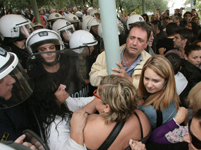 Οι αρχαιολόγοι καταδικάζουν την επίθεση εναντίον των συναδέλφων τους