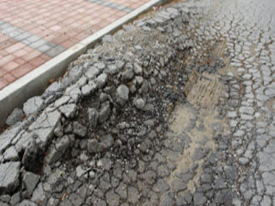 Καινούργιος δρόμος στην Κατερίνη γεμάτος λακκούβες