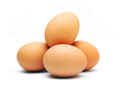 Τους πέταξαν αυγά