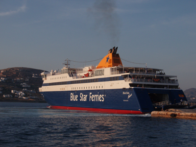 Προσέκρουσε στο λιμάνι της Δονούσας