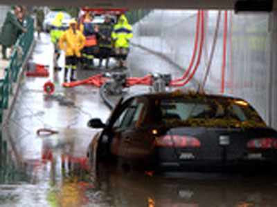 Η διάβαση έγινε πισίνα!