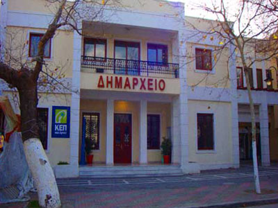 Διέρρηξαν και το Δημαρχείο Πεταλουδών