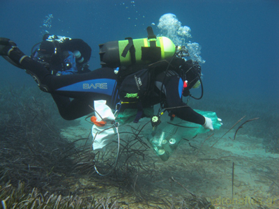 Βρήκε περίστροφο στη θάλασσα