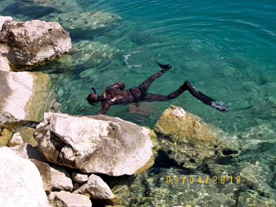 Βρήκε στον βυθό αντιαρματική νάρκη!