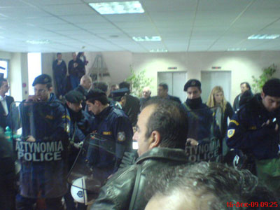 Στην ΕΡΤ τους υποδέχθηκαν τα ΜΑΤ