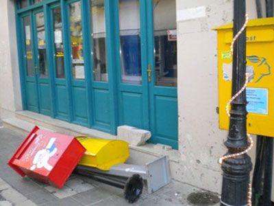 Ληστεία στα ΕΛ.ΤΑ. στα Καμίνια