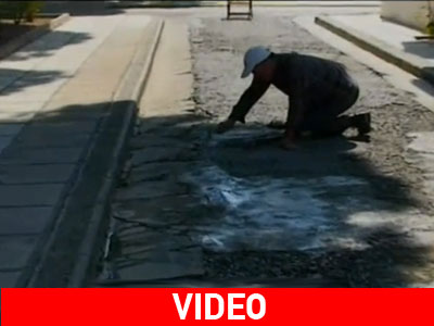 Κλείνουν μόνοι τους τις λακκούβες του δρόμου