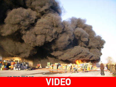 Τοξικό νέφος από την πυρκαγιά σε εργοστάσιο στη Βέροια