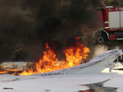 Καταστράφηκε σκάφος αναψυχής από πυρκαγιά